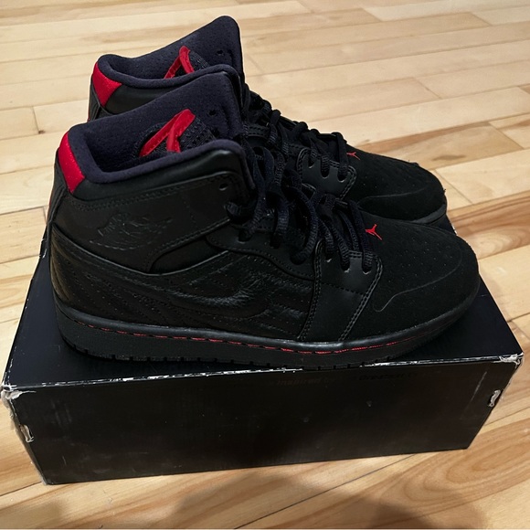 Air Jordan 1 Retro 99 - Picture 5 of 6